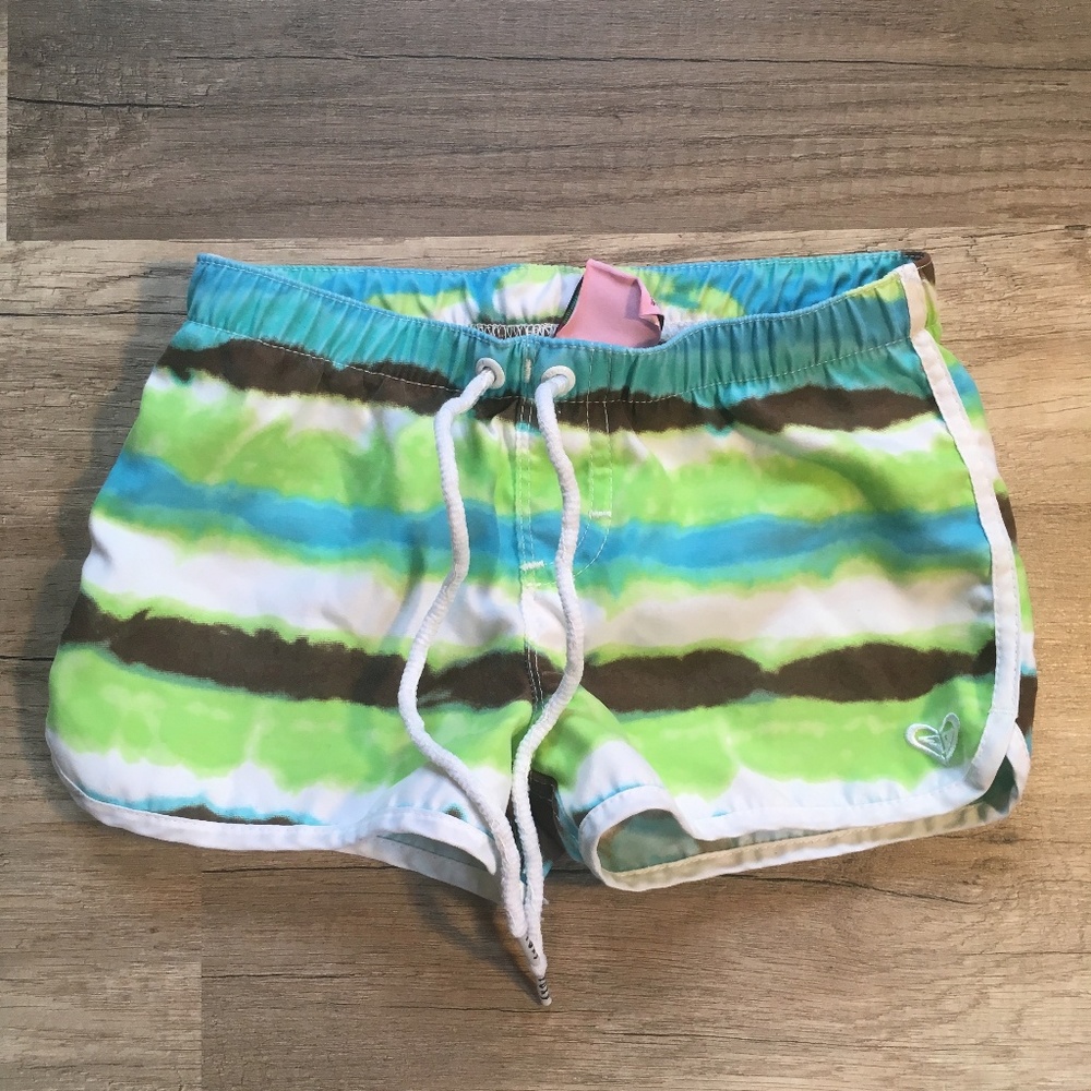 Roxy shorts size small